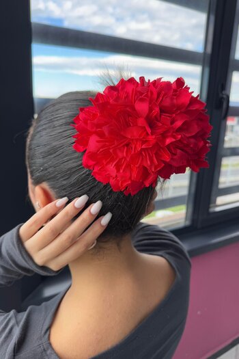 TAKIŞTIR Red Color Chrysanthemum Blossom Detailed Peg Buckle