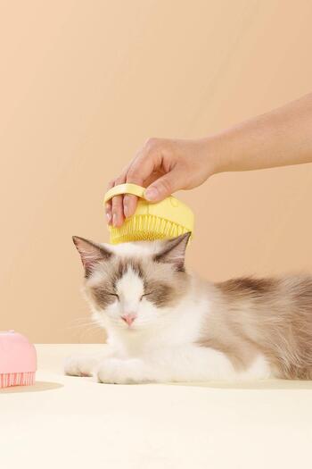 GOBYPET Cat and Dog Pet Washing Brush with Shampoo Chamber Silicone Yellow