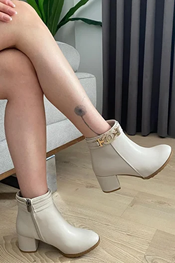 Preshley Γυναικείες μπότες Hana Cream Skin Stone Buckle (6 cm) με τακούνι οβάλ μύτης