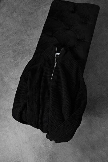 Slatra Men's Black Half Zipper Oversize Knitted Sweater