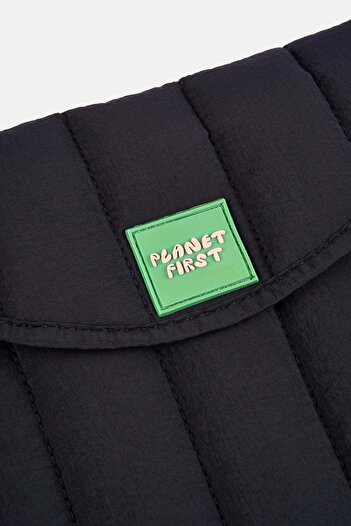 WWF Market Husă pentru laptop Planet First Puffer - neagră