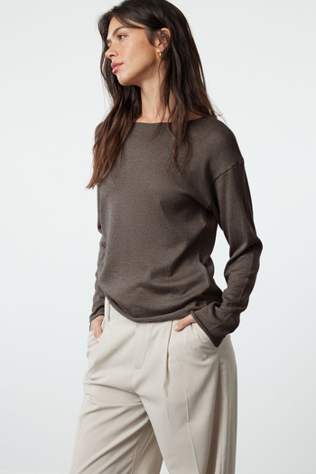 Trendyol Collection Gât barcă din bumbac de nurcă Aspect transparent Pulover subțire/îmbrățișat pe corp TWOAW25KZ00080