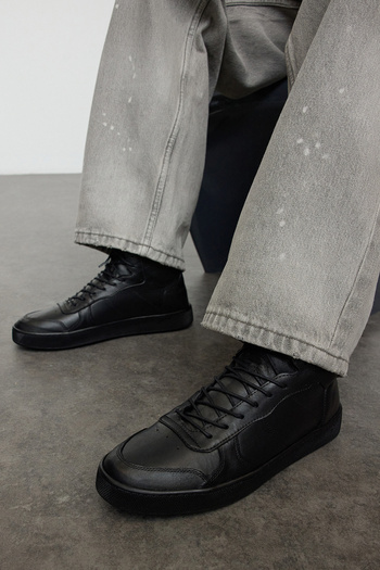 TRENDYOL SHOES Černá pánská sportovní obuv z pravé kůže 
 TAKAW25SN00015