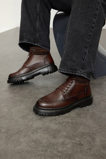 TRENDYOL SHOES Коричневі чоловічі черевики з натуральної шкіри на шнурках
TAKAW25BO00037