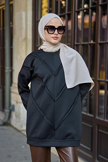 LOCCO Black Tunic - V-Detail on the Front