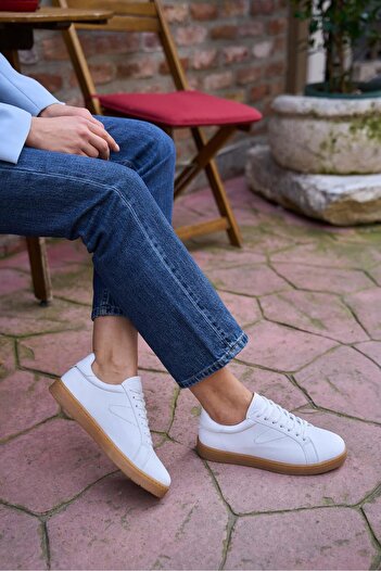 Madamra White Women's Retro Sole Detailed Sports Shoes