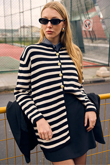 Touché Privé Striped - Gold Buttoned Long Cardigan