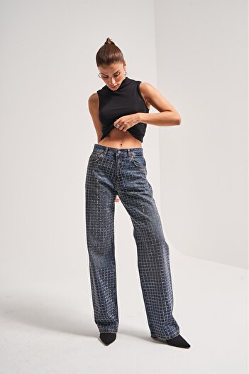 its basic Women's Shiny Stone Detailed Special Design Loose Fit Jeans