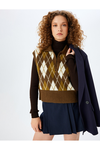 Koton Polo Neck Geometric Patterned Sleeveless Sweater