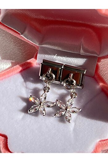 Lavienta Flower Model Nomination Charm (Single)