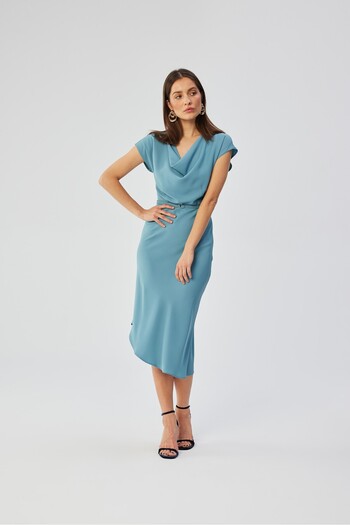 Stylove O rochie asimetrică cu un decolteu în stil apă