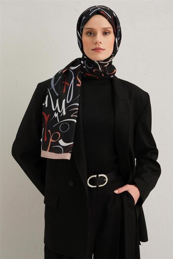 Armine Life 8041 3 09 Model Shawl