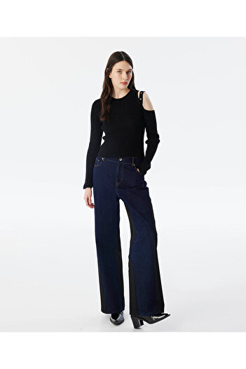Twist Cutout Knitwear