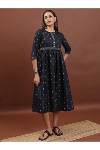 Vishudh By Styli Ditsy Print Empire Waist Midi Dress