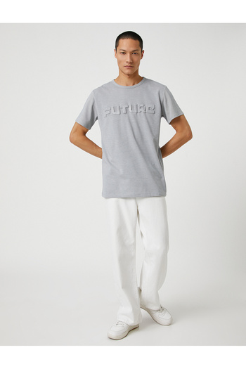 Koton Basic-T-Shirt mit geprägtem Slogan und Rundhalsausschnitt, kurze Ärmel