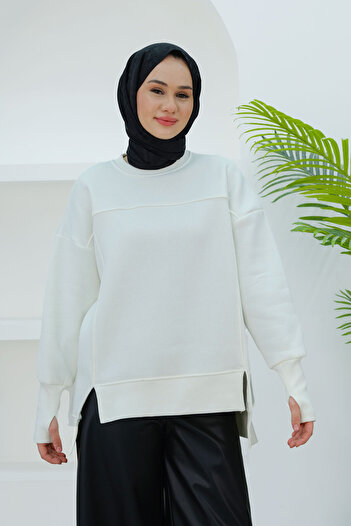 LOCCO White Sweat - Front Slit and Finger Detail
