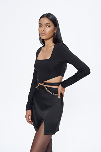 Quzu Zincir Detaylı Crop Bluz Siyah