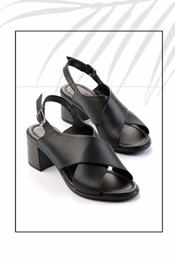 Bambi Black Leather Women's Classic Heeled Shoes K05290032603