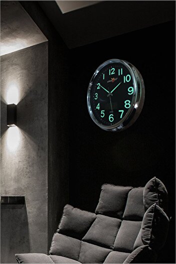 M3DECORİUM Ters Çalışan Fosforlu Gece Karanlıkta Görünen 32cm Aynadan Okunan İlginç Dijitali Sessiz Duvar Saati