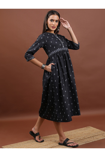 Vishudh By Styli Ditsy Print Empire Waist Midi Dress