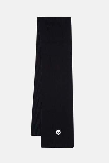 WWF Market Panda Scarf, Black Modeling