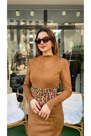 Lovella Taba leopar desen kemerli yırtmaç detaylı uzun süet elbise