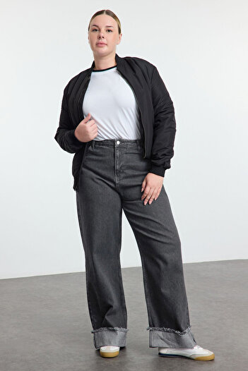 Trendyol Curve Graue Jeans mit hoher Taille und detailliertem Bördelbesatz am Beinabschluss, weit geschnitten, Übergröße TBBSS23CJ00002