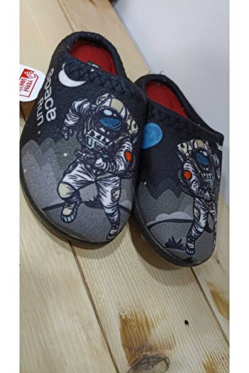 GEZER KIŞLIK İÇİ PAMUKLU RAHAT TABAN ASTRONOT DESENLİ ÇOCUK EV TERLİĞİ