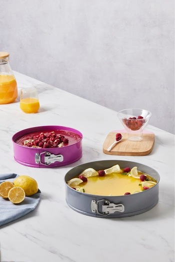 Karaca Super Set of 2 Cake Molds Gray Fuchsia 28/24 Cm