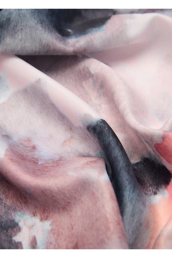 MANGO Woman Patterned satin scarf