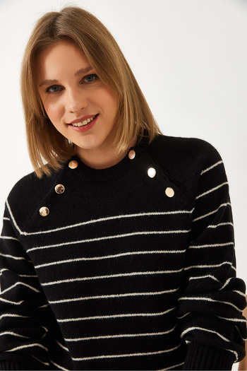 Bianco Lucci Women's Buttoned Knitwear Sweater 20247582