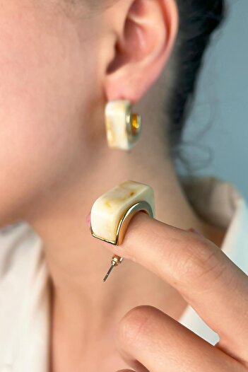 Sose Moda Cream Colored Square Earrings with Enamel Detail