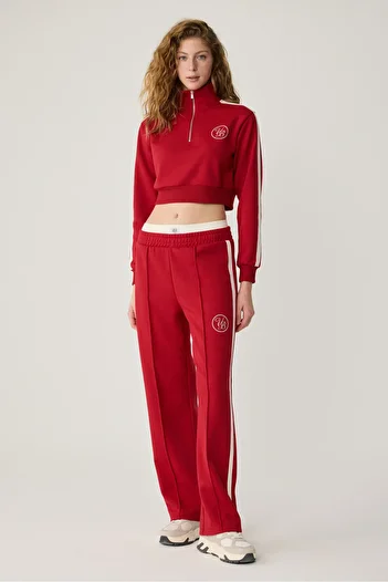 Urban Beat KIMIKO Urbanbeat Damen-Jogginghose mit elastischem Bund und kleinem Aufdruck in Rot