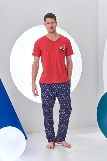 PJS 24307 Чоловічий бордовий комплект піжами з V-подібним коміром, коротким рукавом і принтом у вигляді вітрил