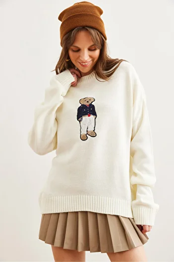 Olalook Women's Ecru Teddy Bear Appliqued Crew Neck Sweater Kzk- 19000940