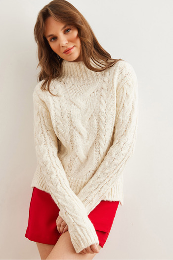 Olalook Women's Ecru Stand Collar Braided Knitwear Sweater Kzk- 19000934