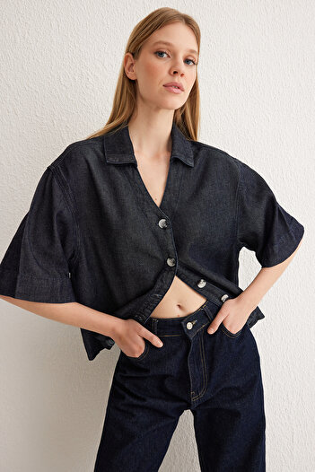 Trendyol Collection Темно-синя 100% джинсова сорочка з V-подібним вирізом TWOSS25GO00001 від TencelTM