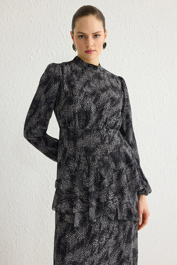 Trendyol Modest Tkané šifonové šaty s černým lemem a volánem Tctss23Eb00160