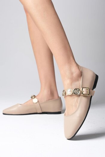 Mio Gusto Victoria Skin Color Buckle Detailed Blunt Toe Women's Ballerina Shoes