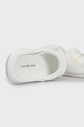 Calvin Klein شبشب هجين من مادة TPU في صنادل Lum Met