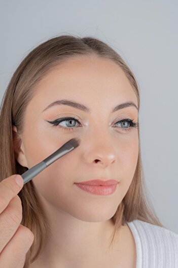 Alix Avien Concealer Brush - Concealer Brush