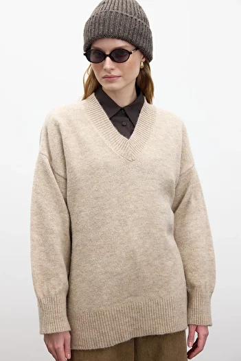 Manuka Beige Color Plain Knit V-Neck Knitwear Sweater