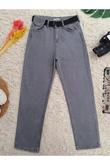Modamorfo Jeans mit Metallschnallengürtel und Druckknopfdetail