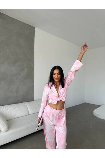 LANCEES Candy Kadın Pamuk Saten Pijama Takımı Pembe Batik Desenli Uzun Kollu Şık Rahat