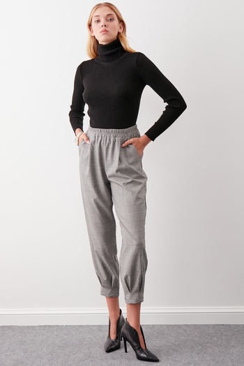 Vitrin Plaid Pattern Pleated Carrot Trousers