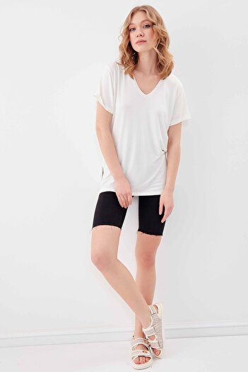 Vitrin V-neck Short Sleeve Cotton T-shirt