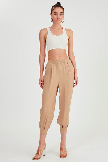 Vitrin Pleated Carrot Trousers with Cover Pocket