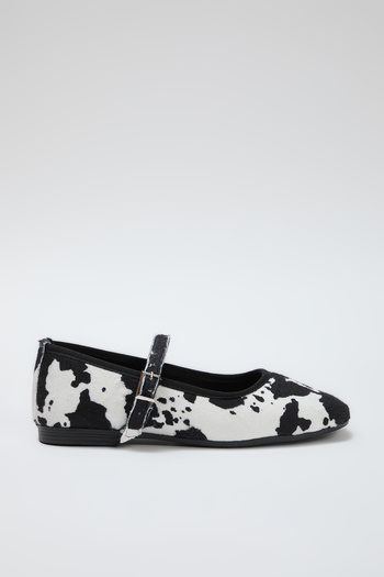 TRENDYOL SHOES Black Cow Patterned Almond Toe Mary Jane Women's Ballerinas Takss25Be00010