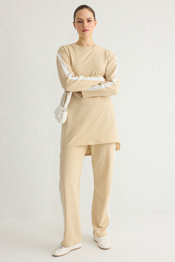 Trendyol Modest Σετ αθλητικής φόρμας με λεπτομέρεια μινκ με σχίσιμο στο πλάι TCTSS22EN0007