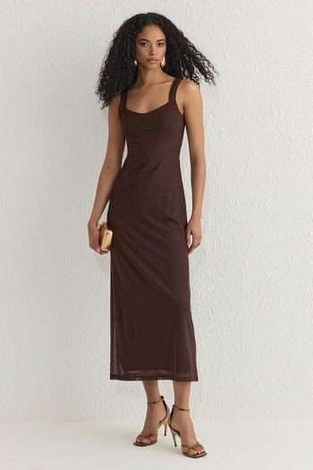 Trendyol Collection Braunes, mit Tüll gefüttertes, schickes Abendkleid mit glänzenden Strasssteinen TPRSS25AE00006